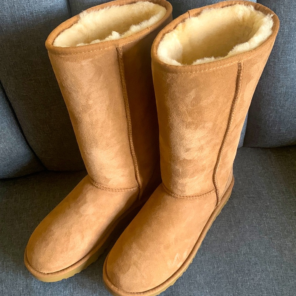 Brand New UGG Boots for Sale. Never Worn… 🌹Size8